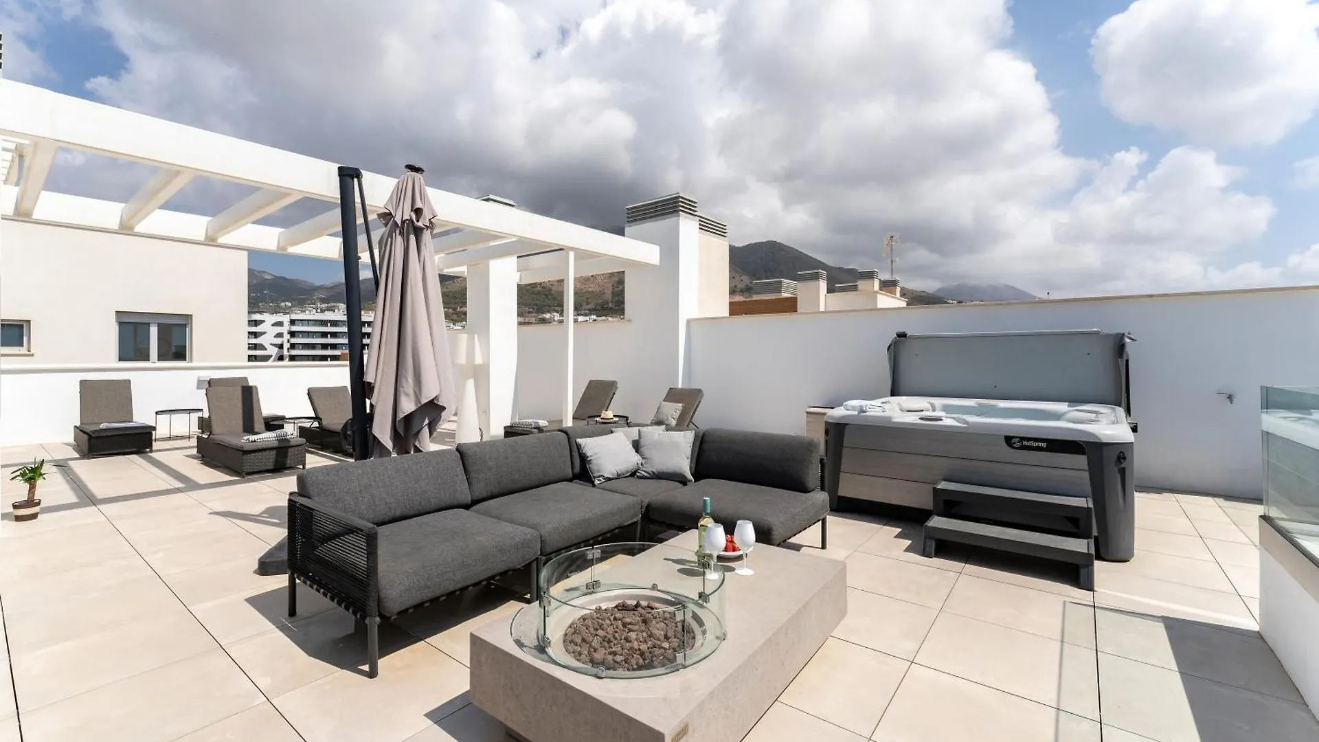 Апартаменты Luxury Penthouse With Rooftop Фуэнхирола