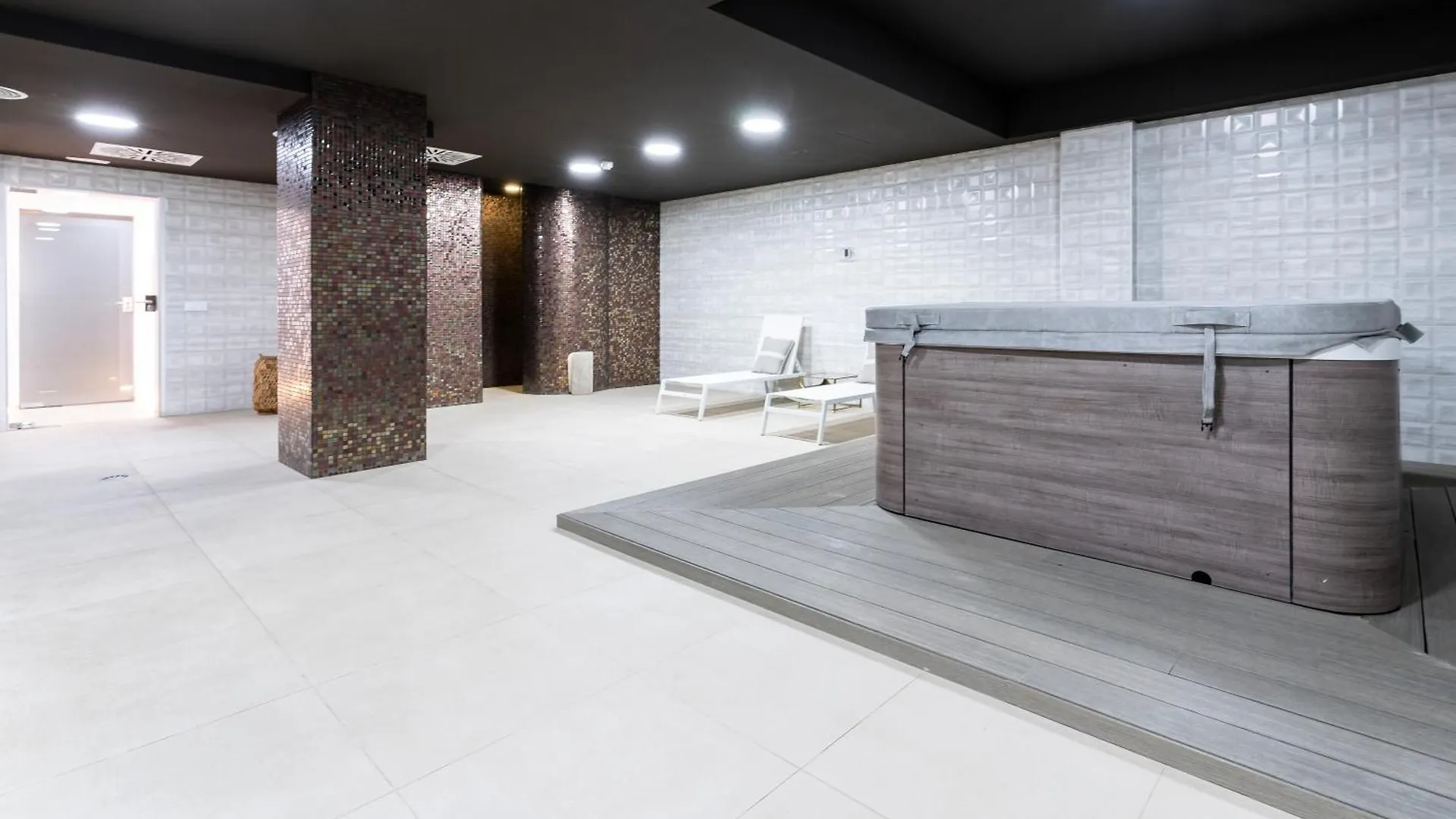 Luxury Penthouse With Rooftop Фуэнхирола Апартаменты